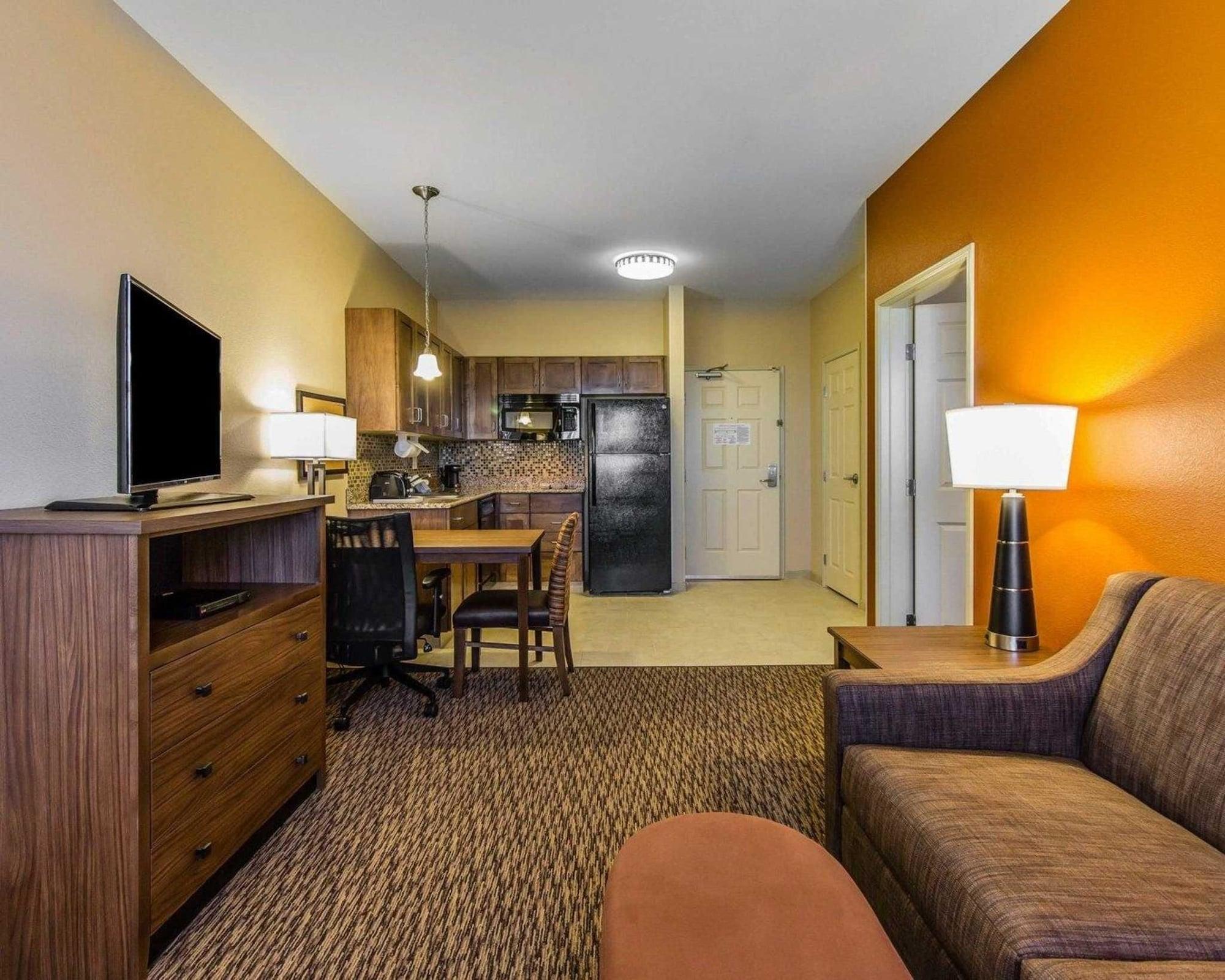 เมนสเตย์ สวีท อีเวนท์ เซ็นเตอร์ Hotel Watford City ภายนอก รูปภาพ