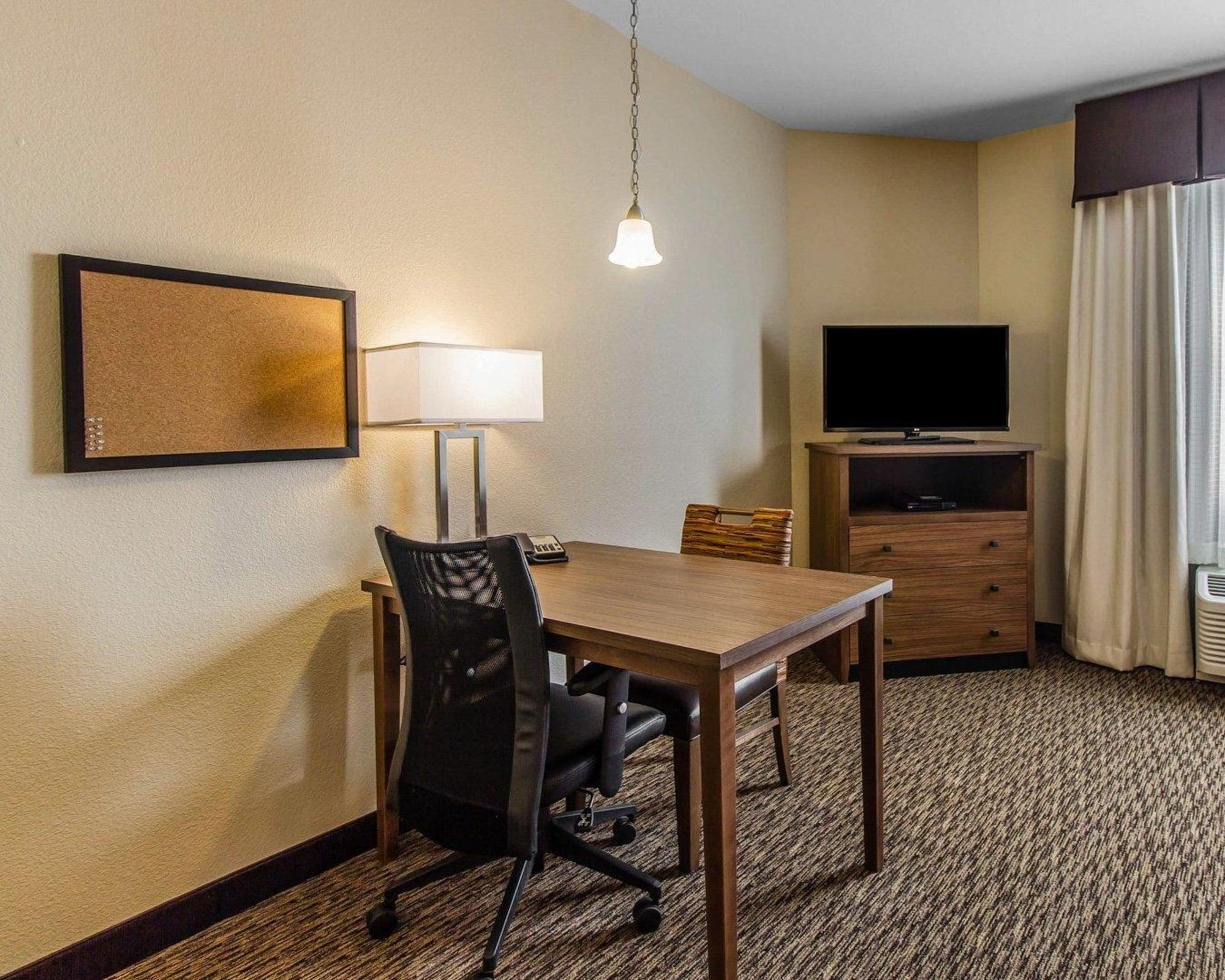 เมนสเตย์ สวีท อีเวนท์ เซ็นเตอร์ Hotel Watford City ภายนอก รูปภาพ