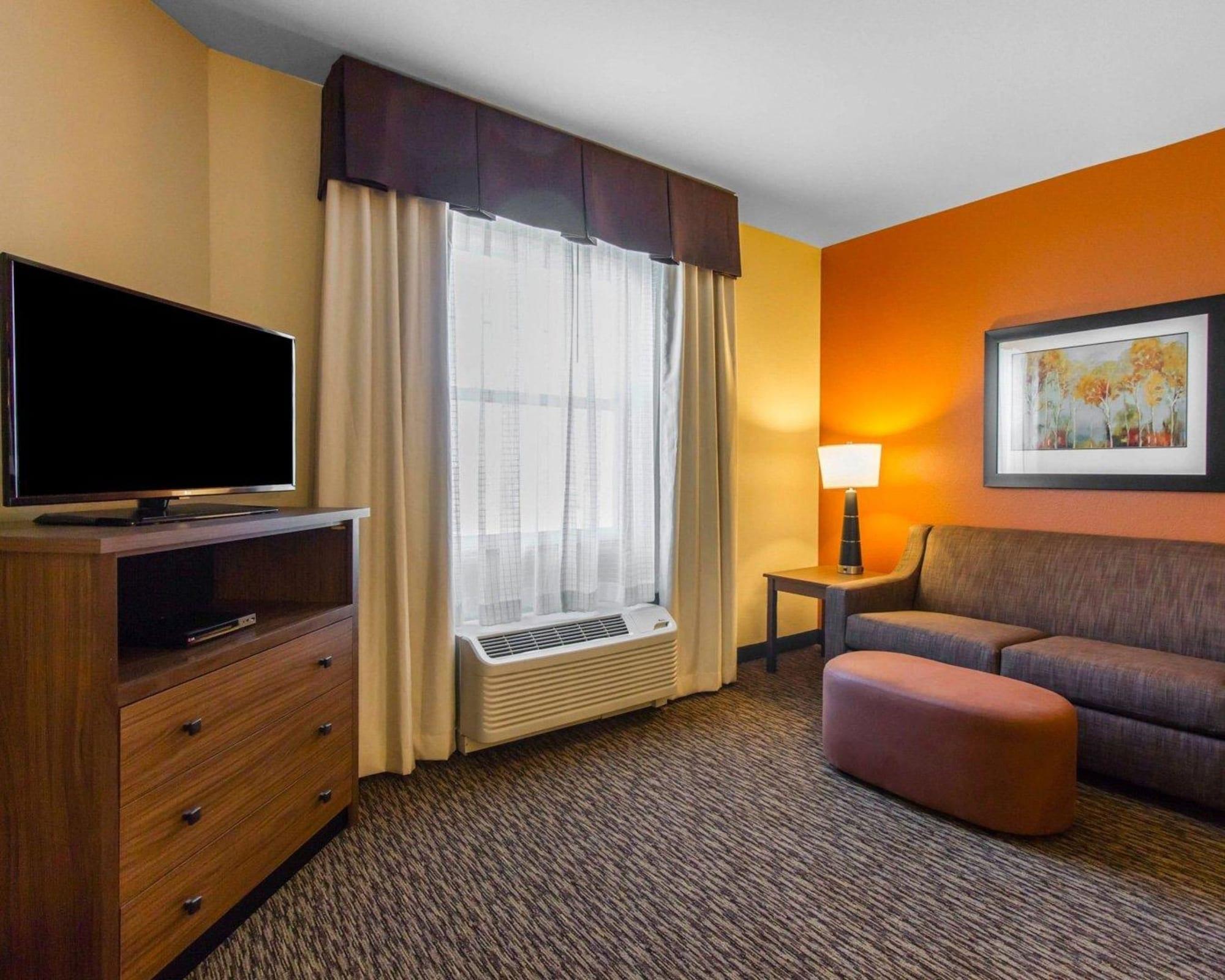 เมนสเตย์ สวีท อีเวนท์ เซ็นเตอร์ Hotel Watford City ภายนอก รูปภาพ