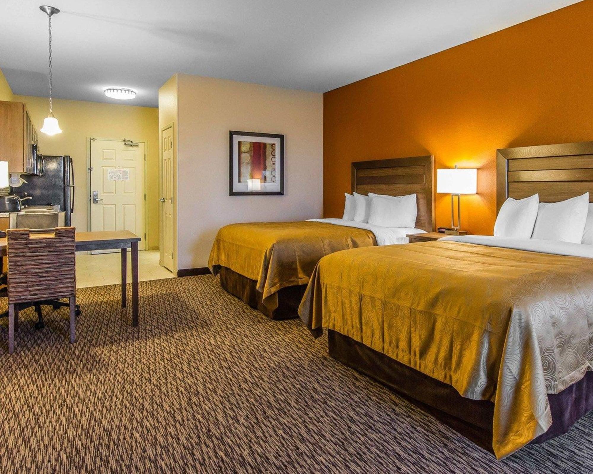 เมนสเตย์ สวีท อีเวนท์ เซ็นเตอร์ Hotel Watford City ภายนอก รูปภาพ