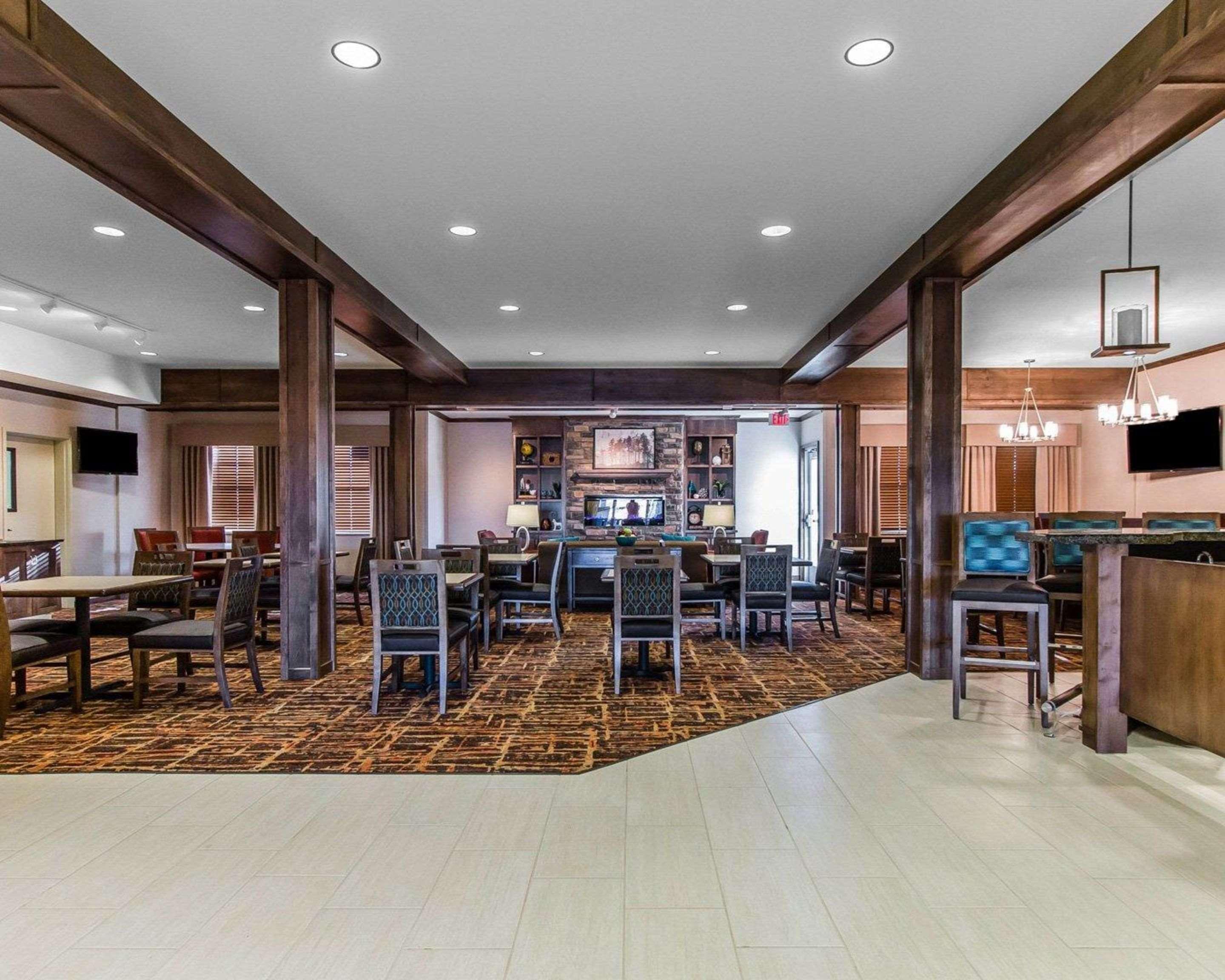 เมนสเตย์ สวีท อีเวนท์ เซ็นเตอร์ Hotel Watford City ภายนอก รูปภาพ