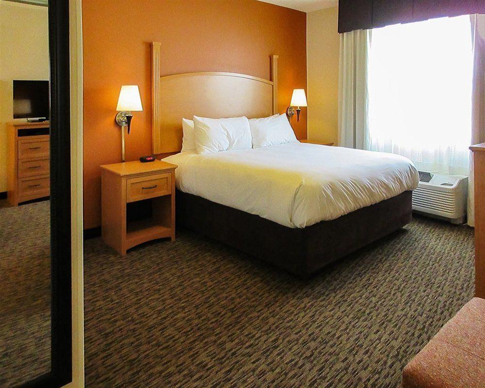 เมนสเตย์ สวีท อีเวนท์ เซ็นเตอร์ Hotel Watford City ภายนอก รูปภาพ
