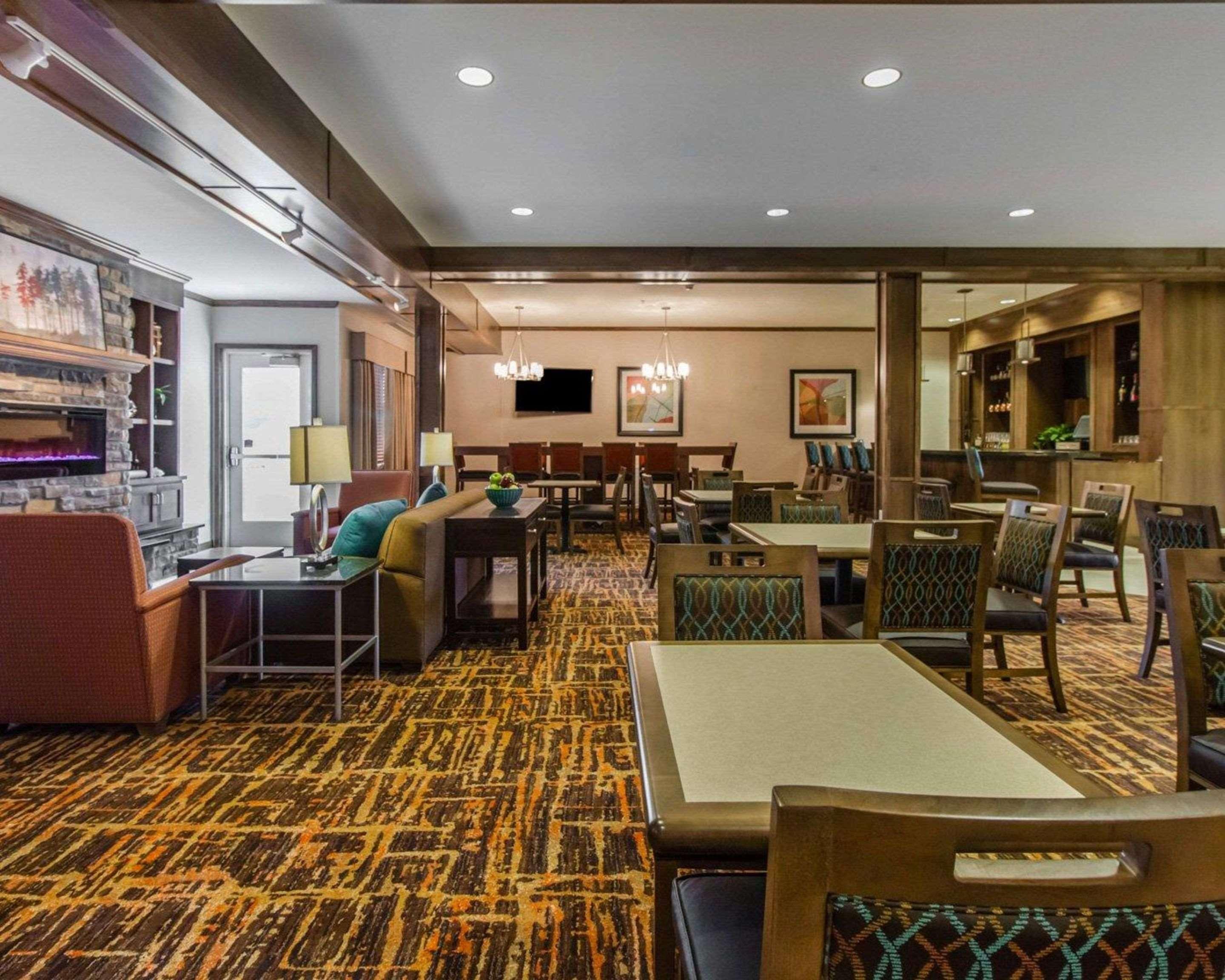 เมนสเตย์ สวีท อีเวนท์ เซ็นเตอร์ Hotel Watford City ภายนอก รูปภาพ